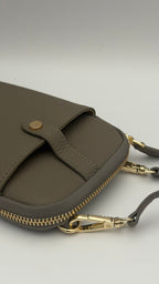 The Essential Wallet on Chain Light Taupe
