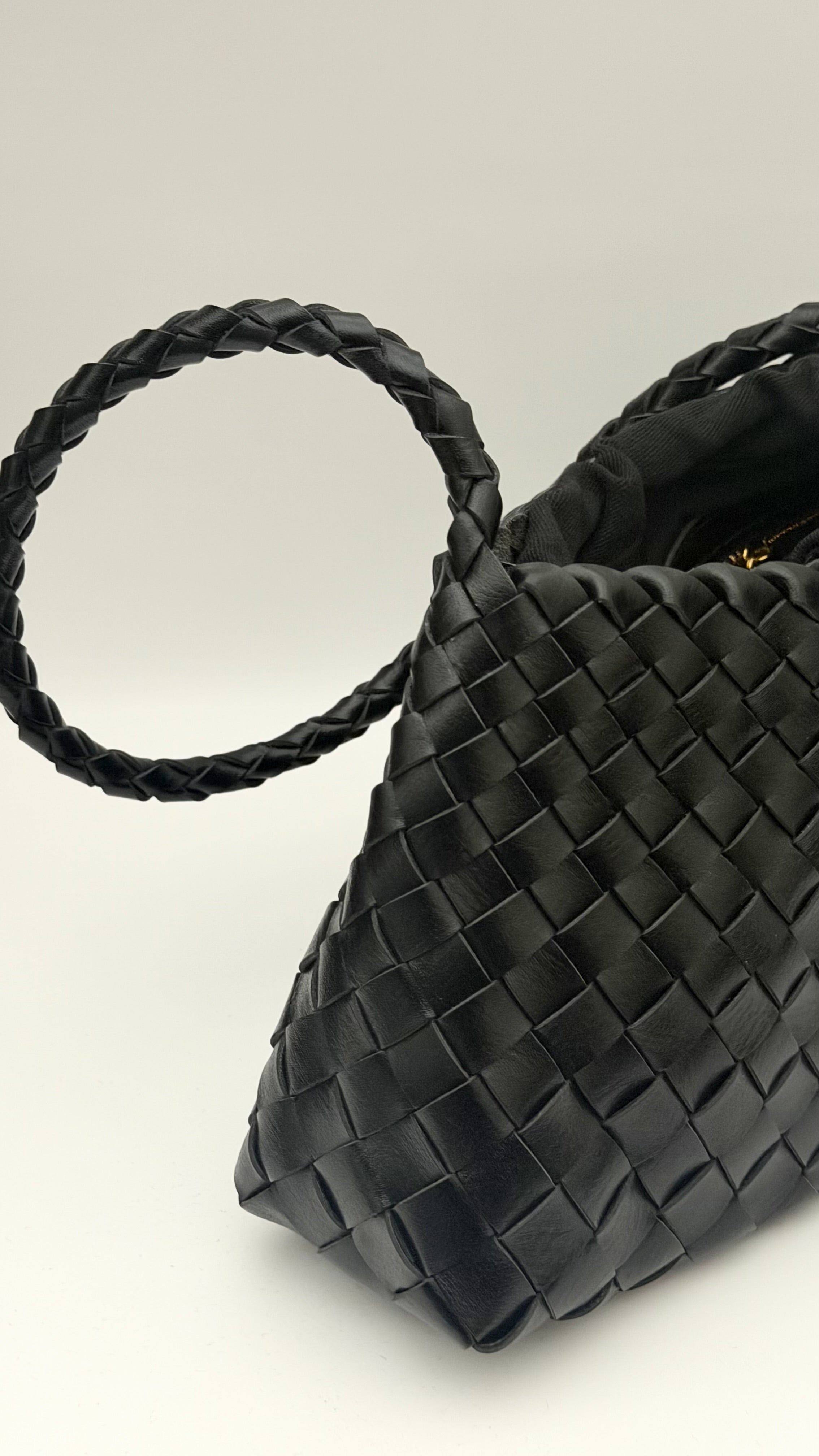 The Weave Classic Black