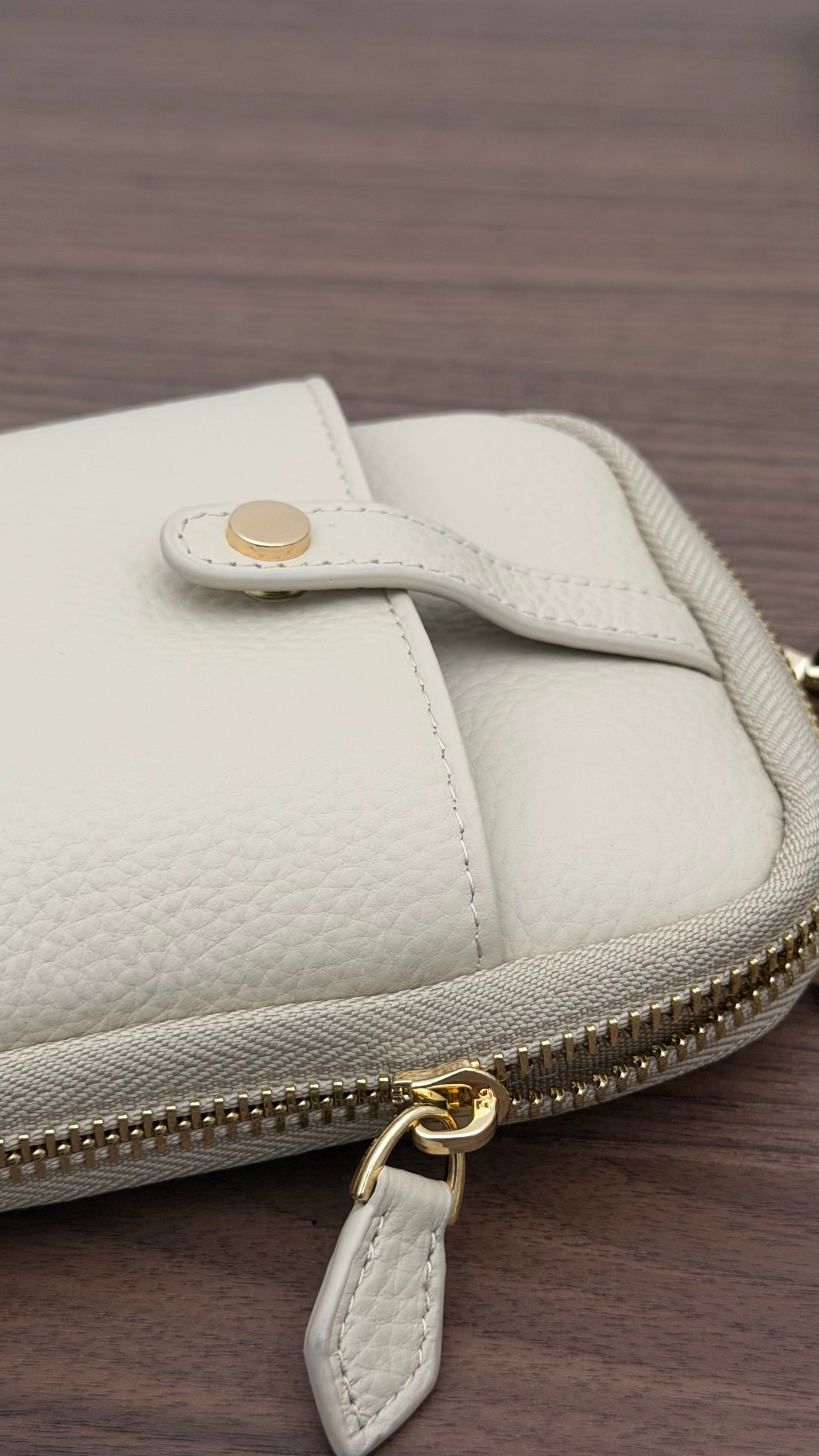 The Essential Wallet on Chain ivory