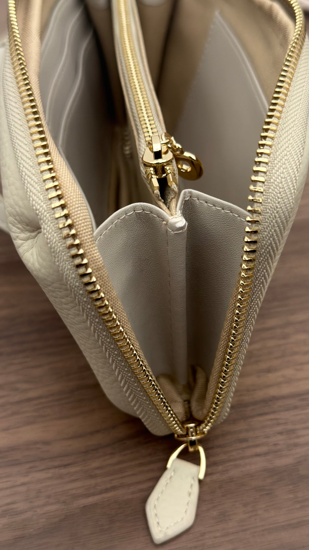 The Essential Wallet on Chain ivory