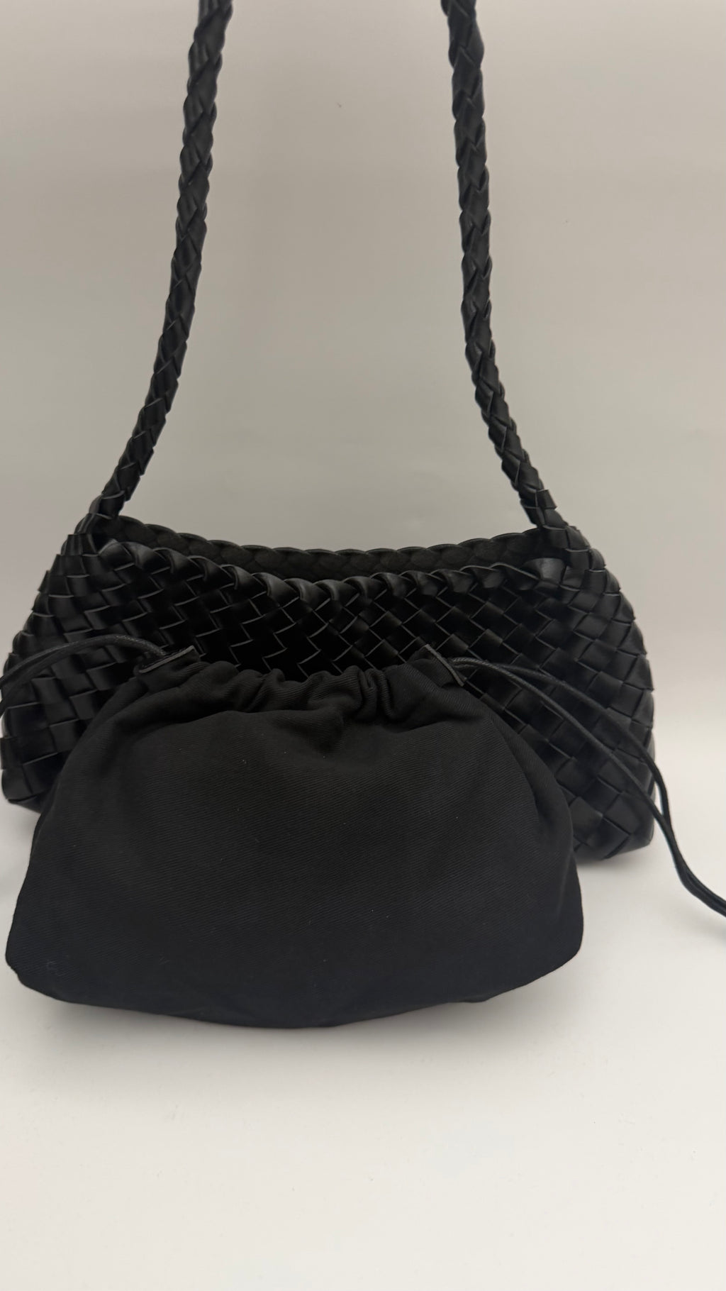 The Weave Classic Black