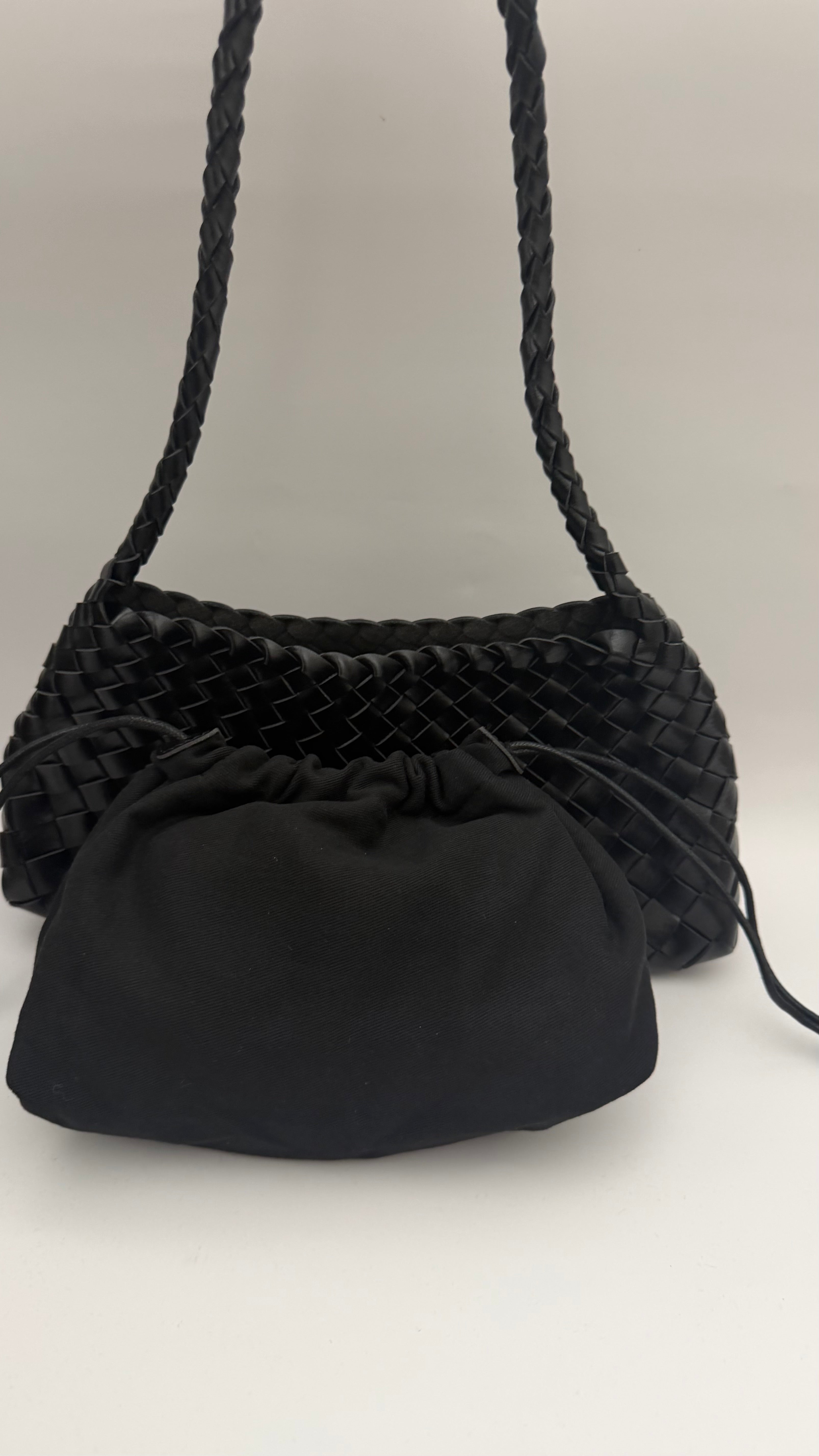 The Weave Classic Black