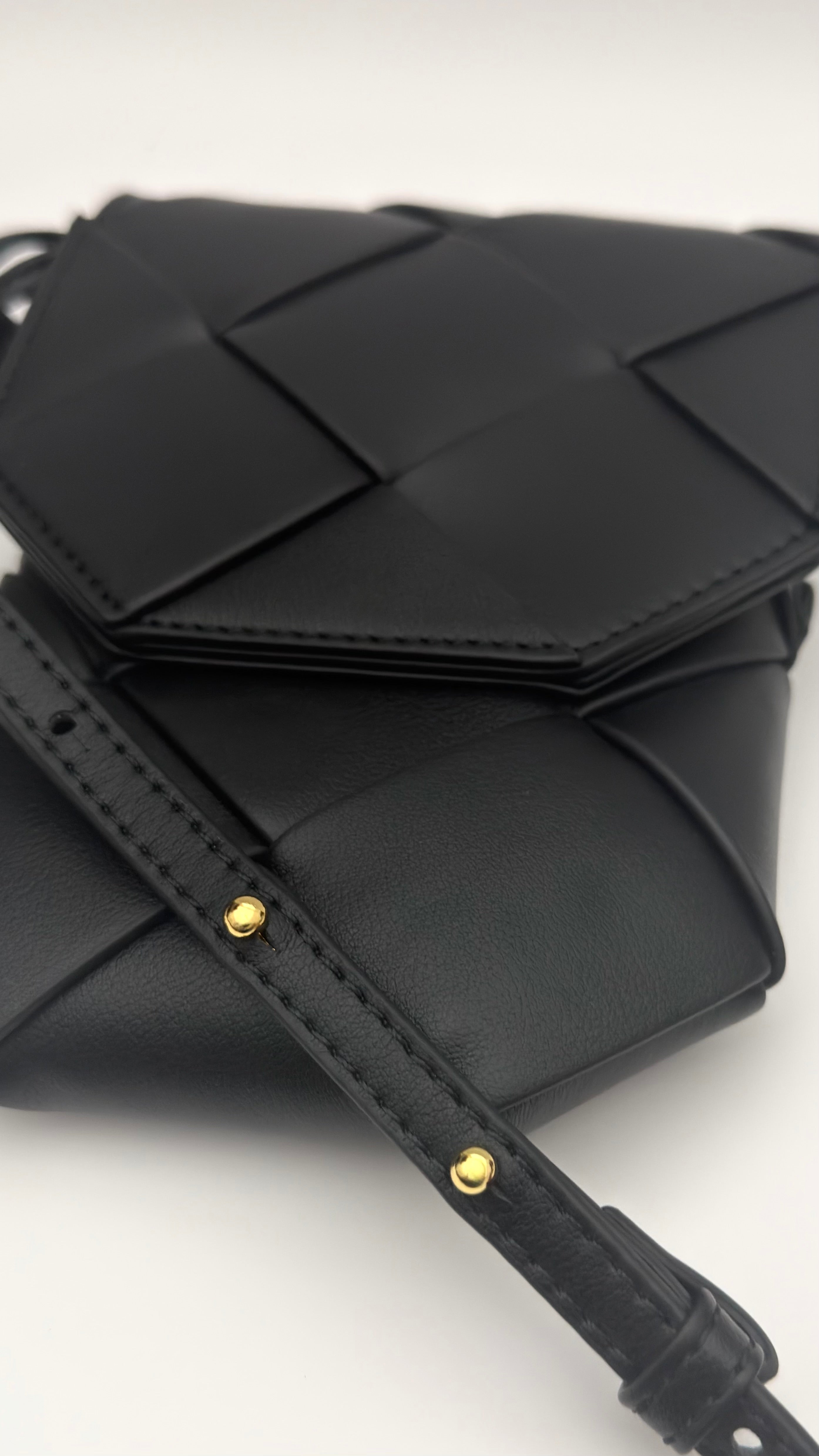 Seren Flap Phone Pouch Black x Taupe