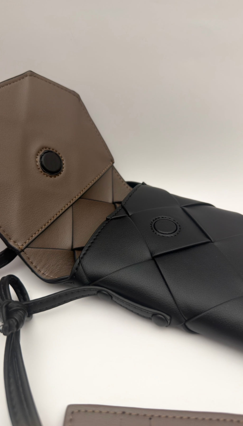 Seren Flap Phone Pouch Black x Taupe