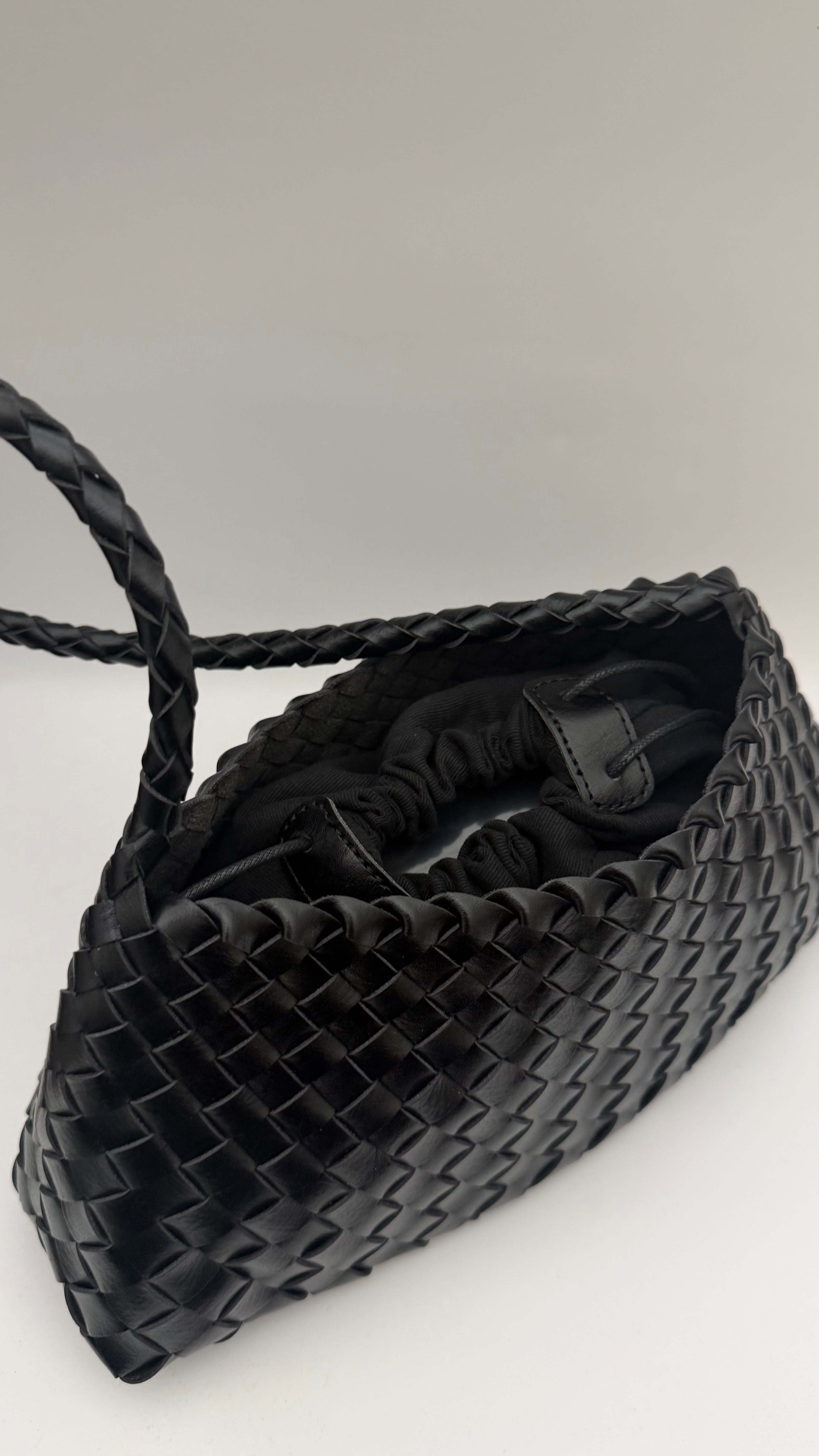 The Weave Classic Black