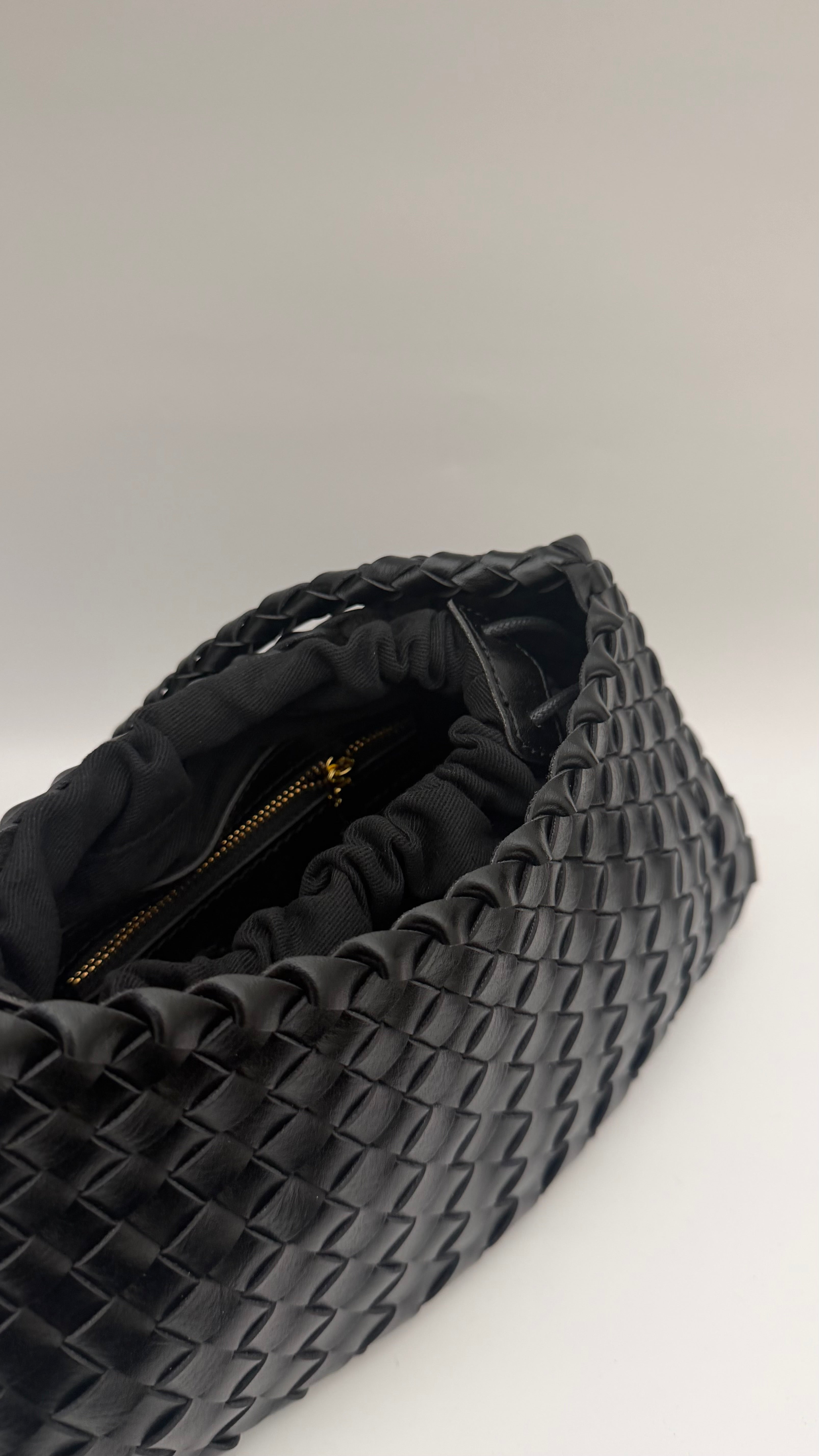 The Weave Classic Black