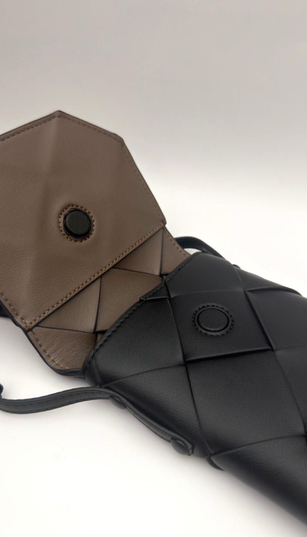 Seren Flap Phone Pouch Black x Taupe