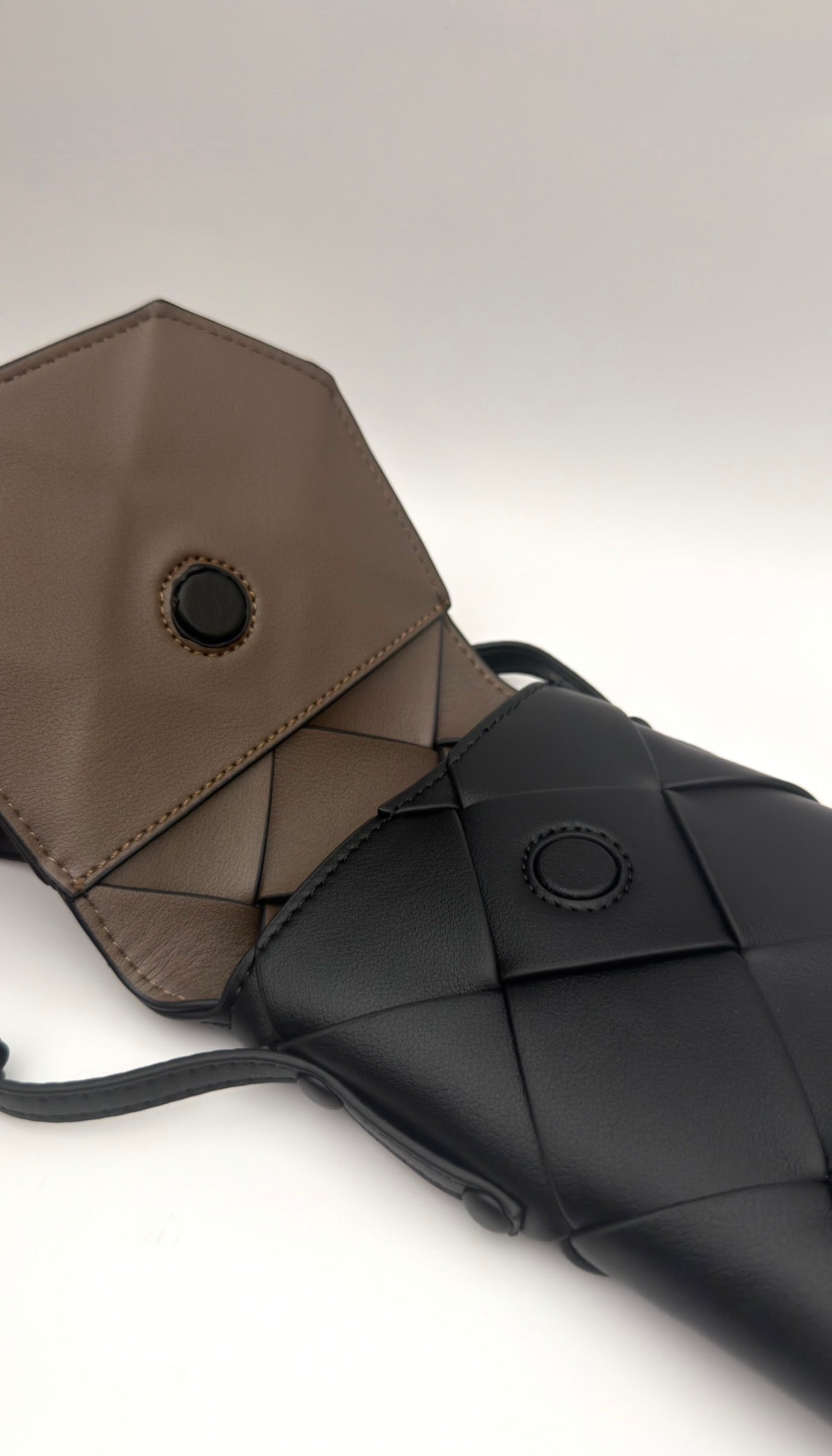 Seren Flap Phone Pouch Black x Taupe