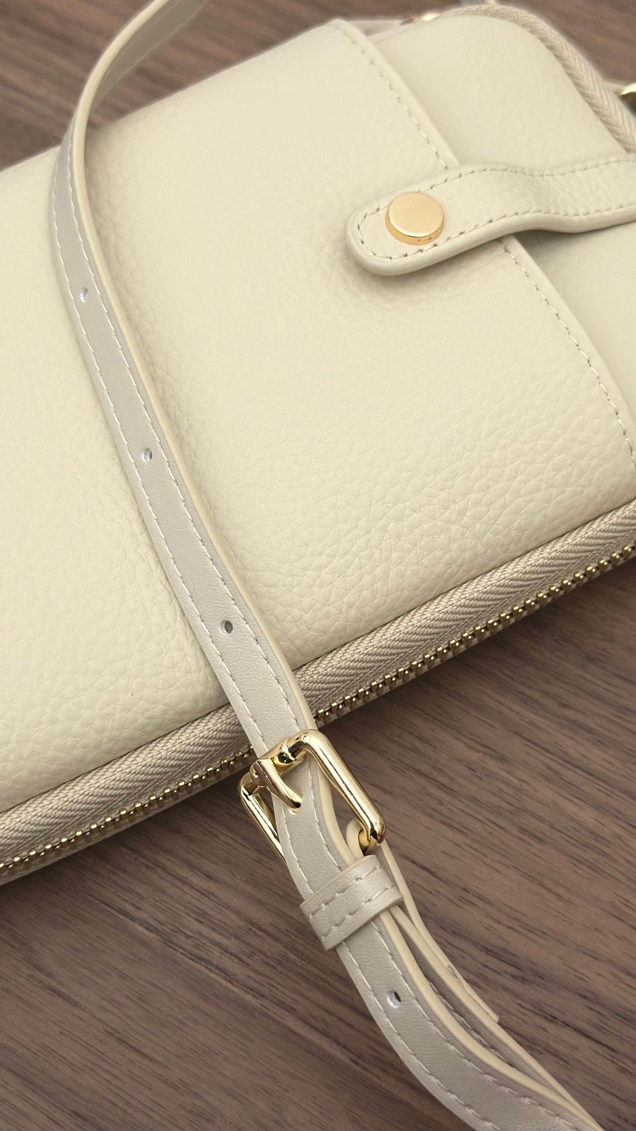 The Essential Wallet on Chain ivory