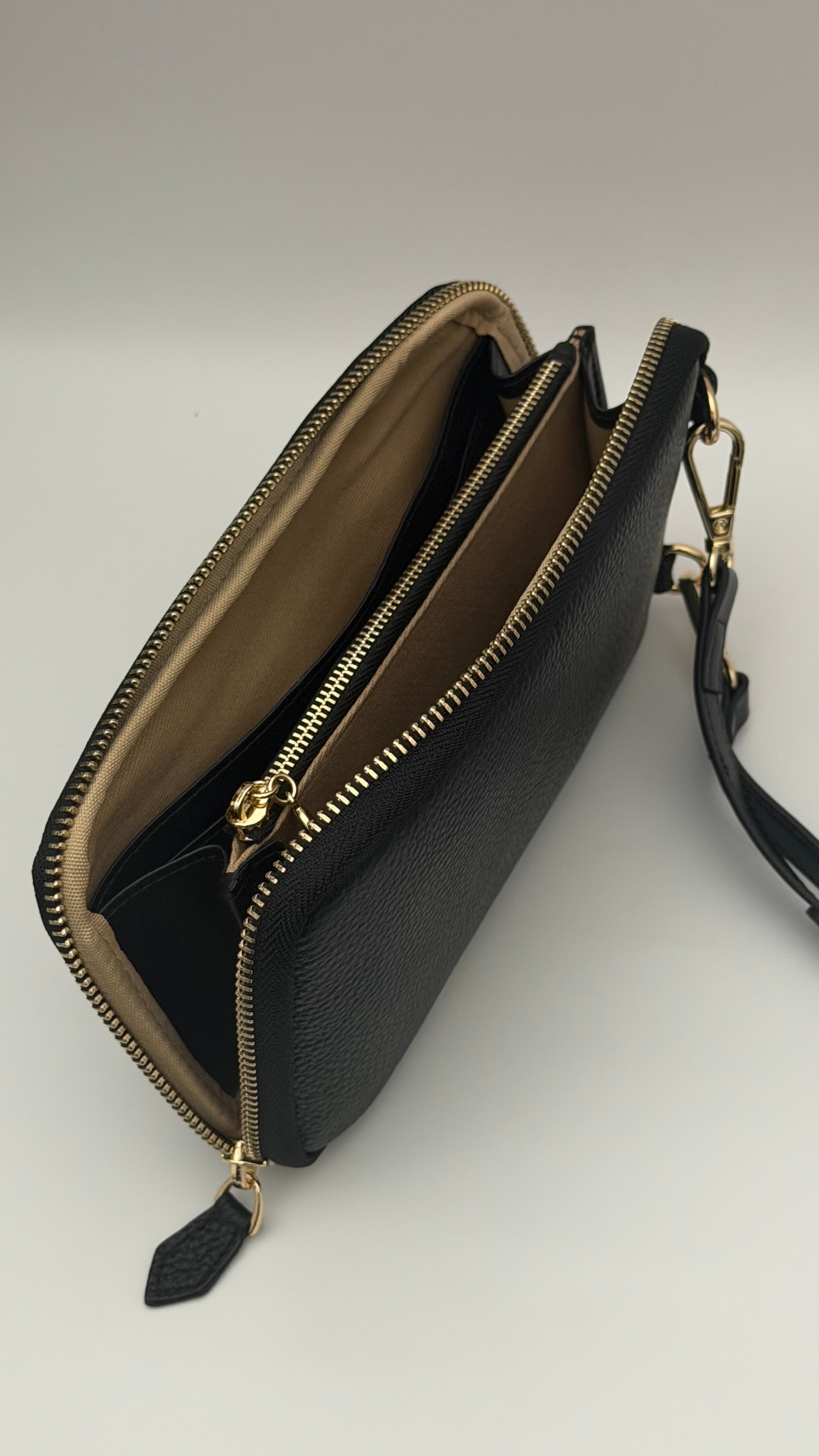 The Essential Wallet on Chain Black
