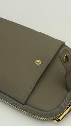 The Essential Wallet on Chain Light Taupe
