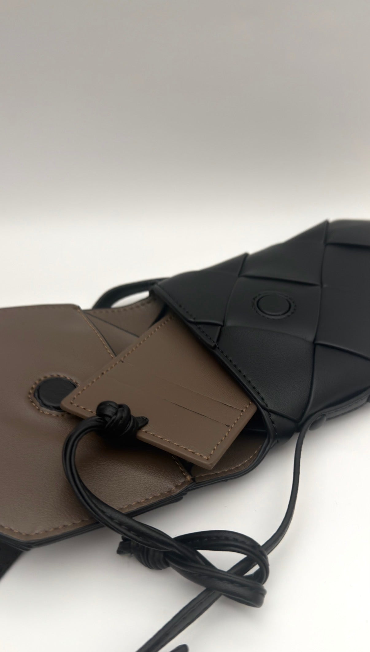 Seren Flap Phone Pouch Black x Taupe