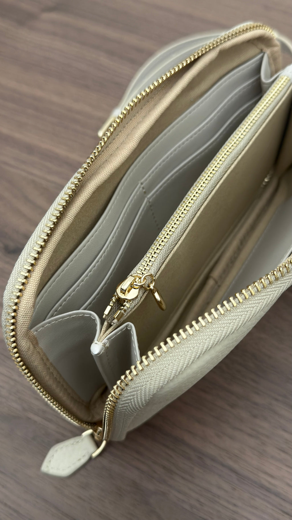 The Essential Wallet on Chain ivory