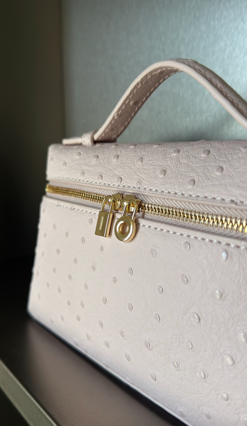Aloura Ostrich Pastel Pink