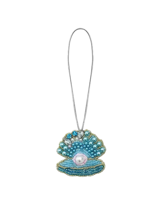 Turquoise pearl oyster