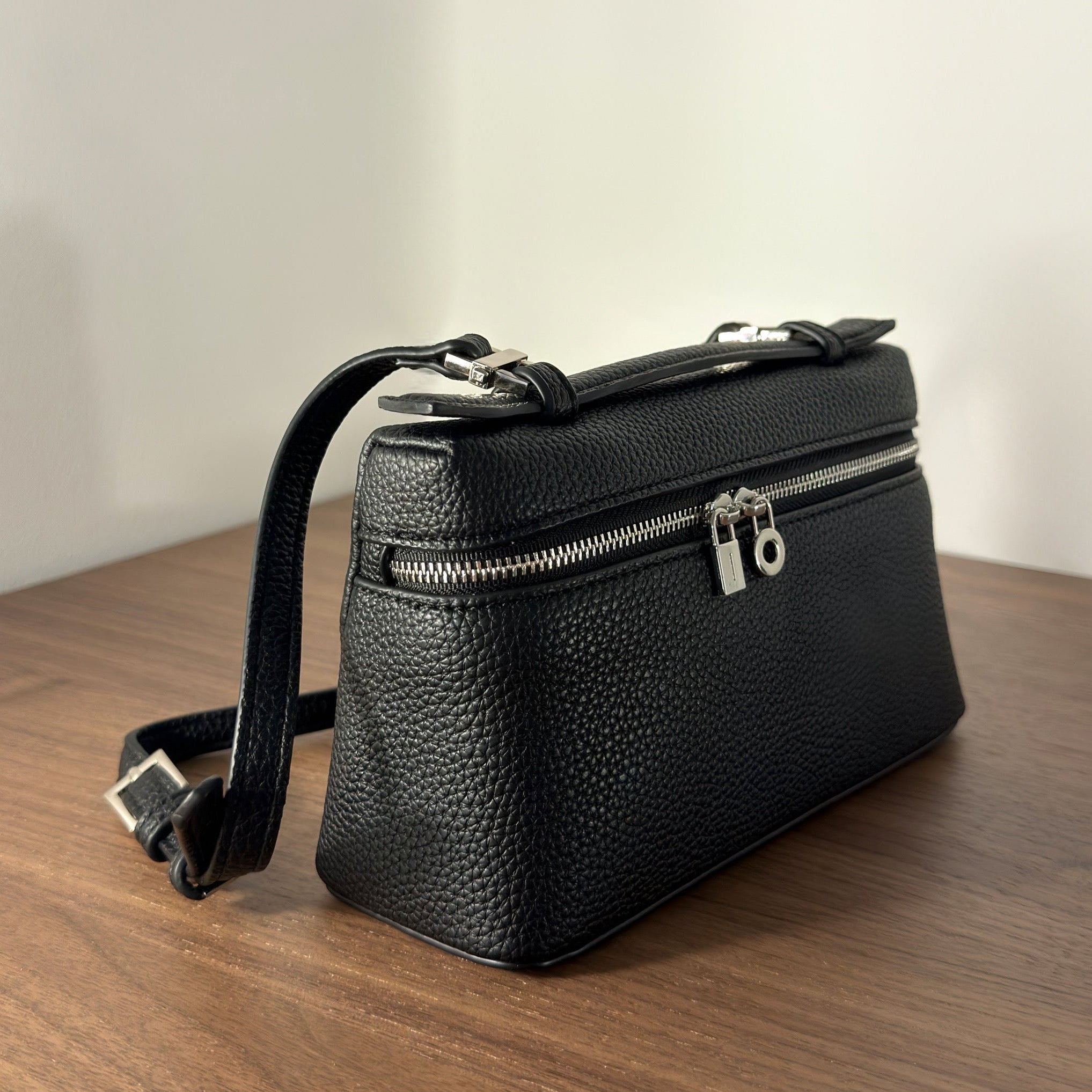 Aloura Classic Black