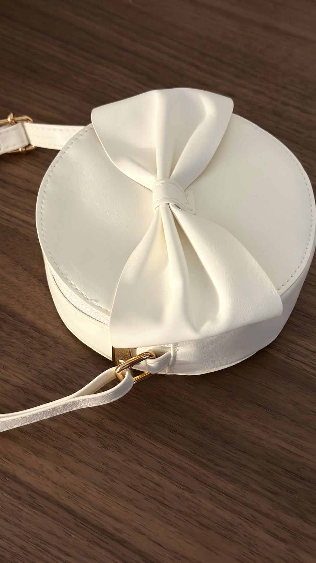 Little Ivory Round Bow
