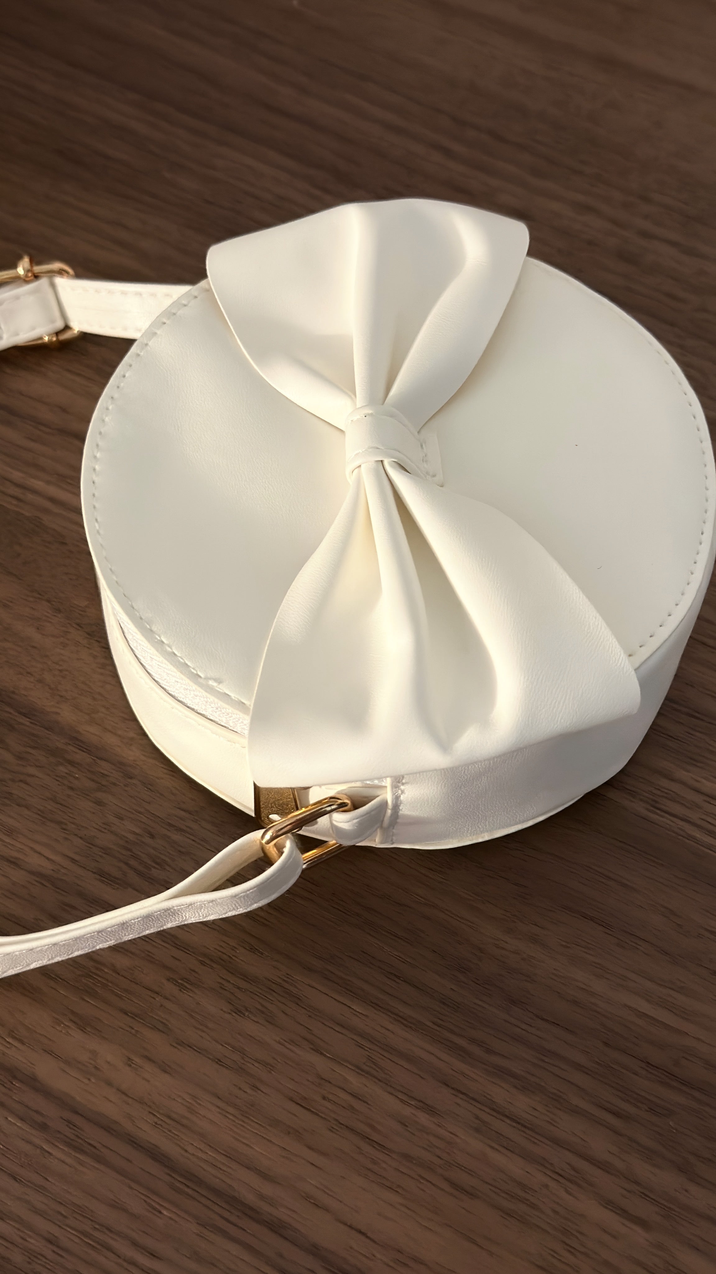 Little Ivory Round Bow
